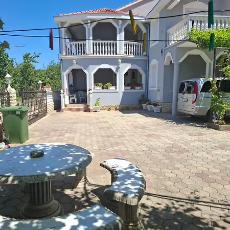 アパートホテル Sukosan 8 3*